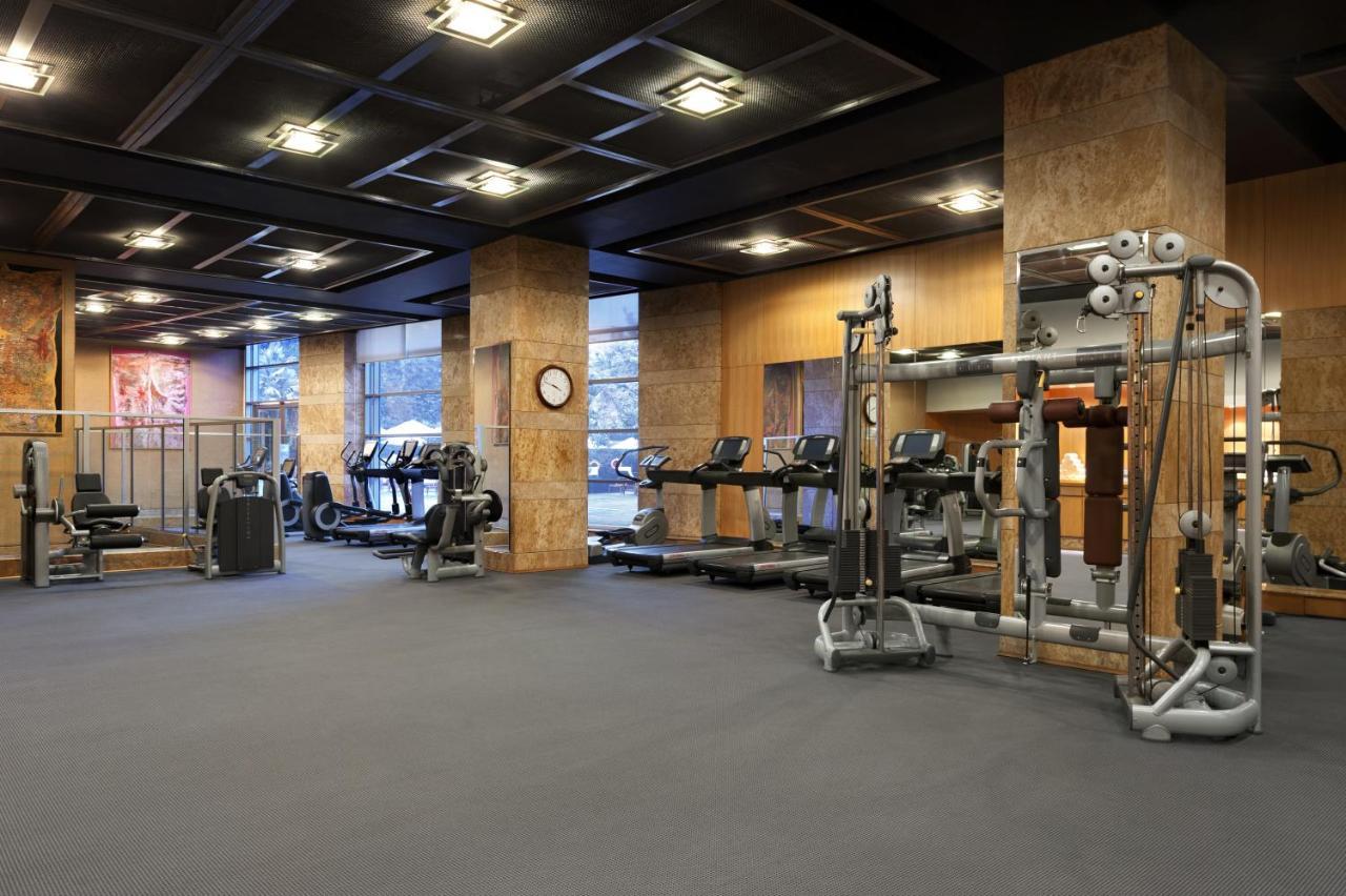 Grand Hyatt Mumbai Hotel And Residences Exterior foto The gym at the 100 East 53rd Street location