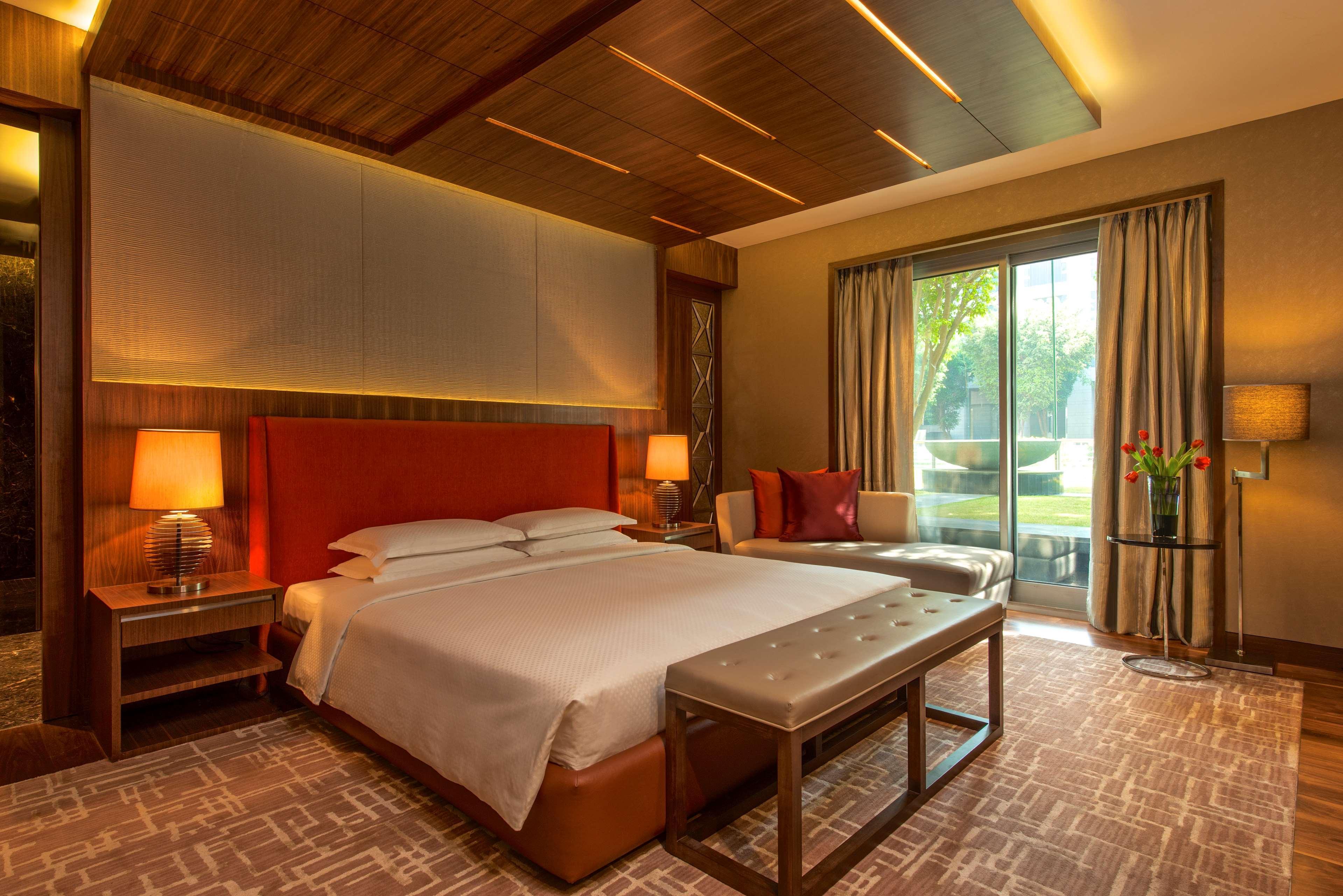 Grand Hyatt Mumbai Hotel And Residences Exterior foto Deluxe Room