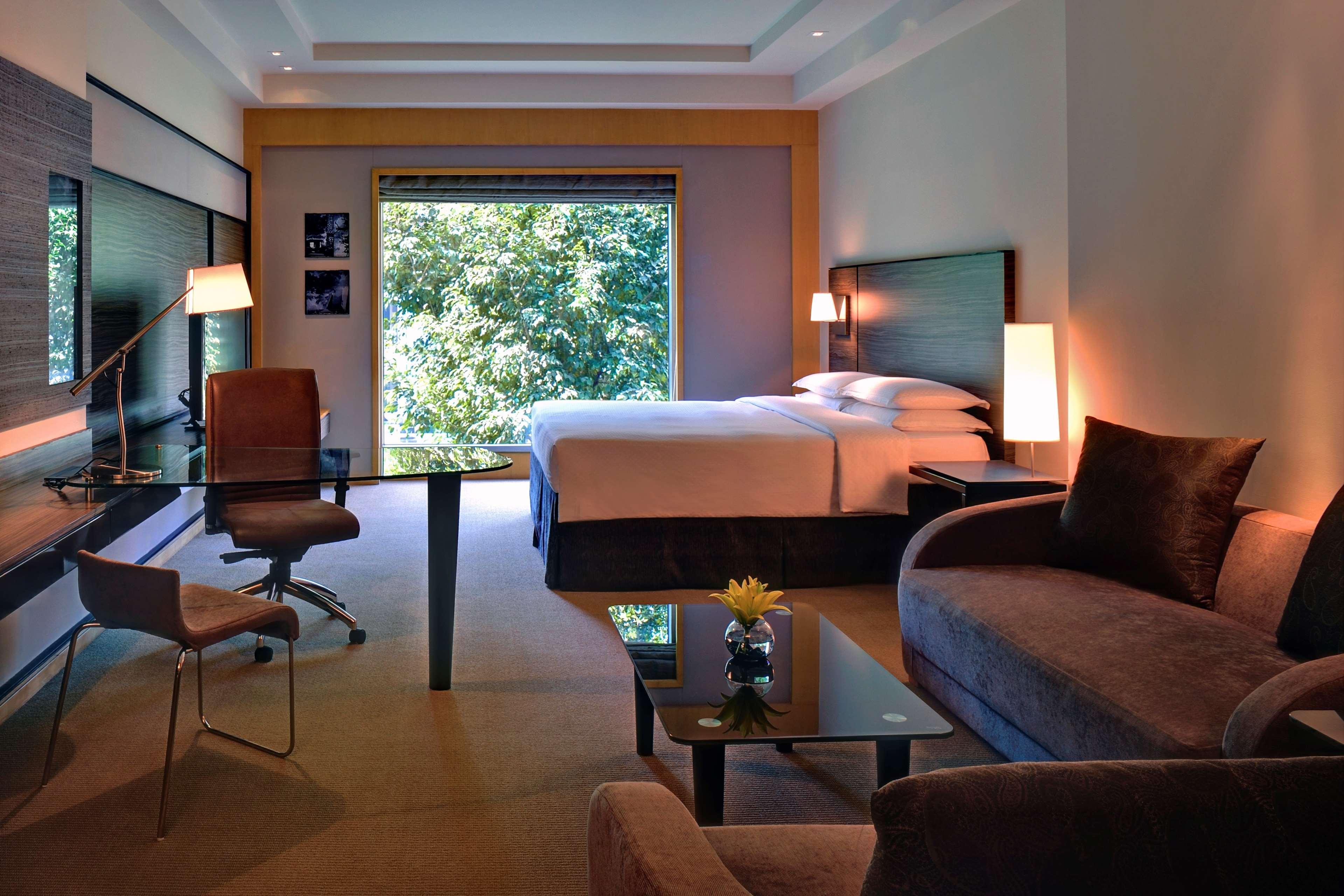 Grand Hyatt Mumbai Hotel And Residences Exterior foto A room at the Taj Bengal