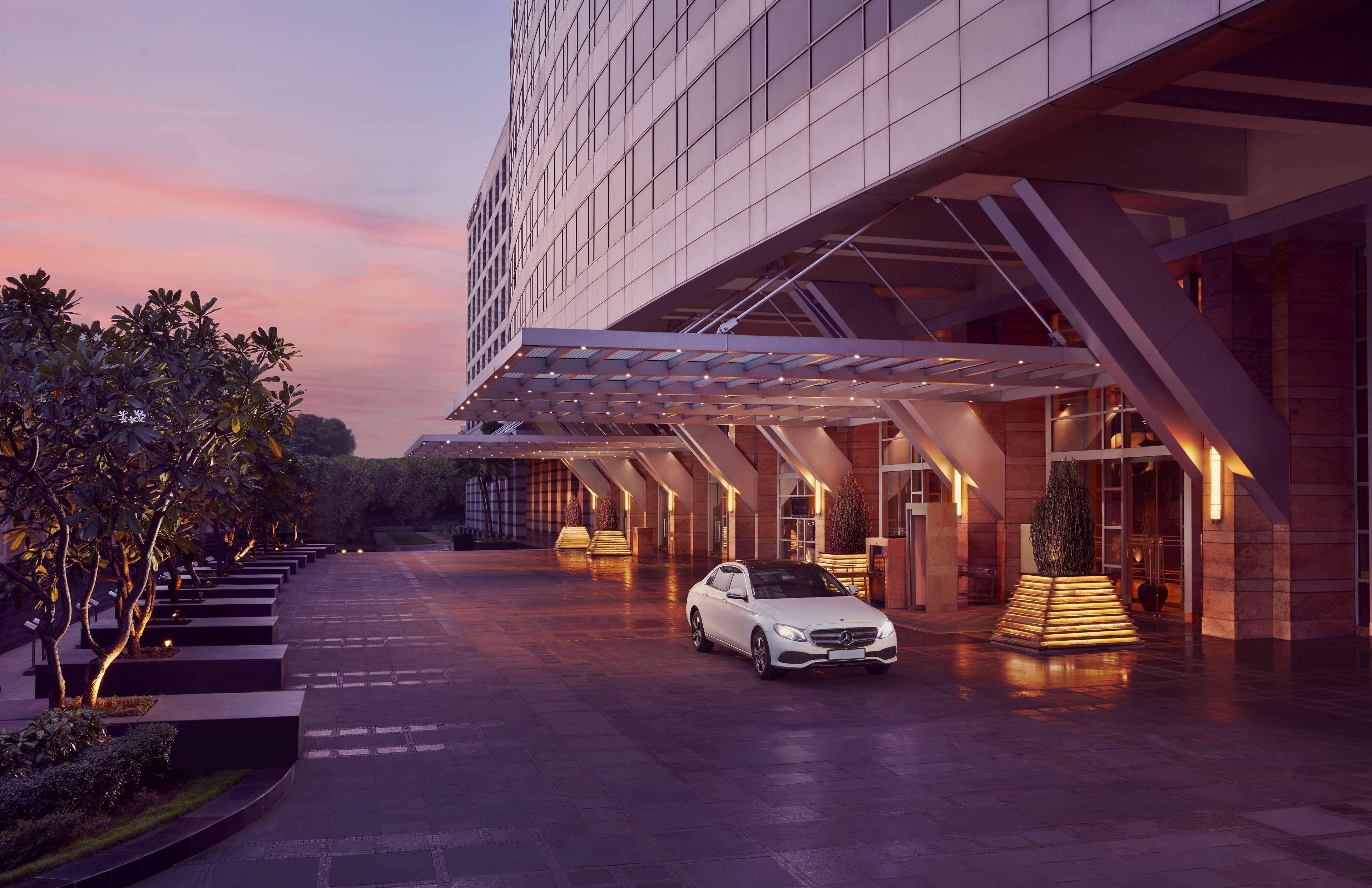 Grand Hyatt Mumbai Hotel And Residences Exterior foto The hotel's main entrance