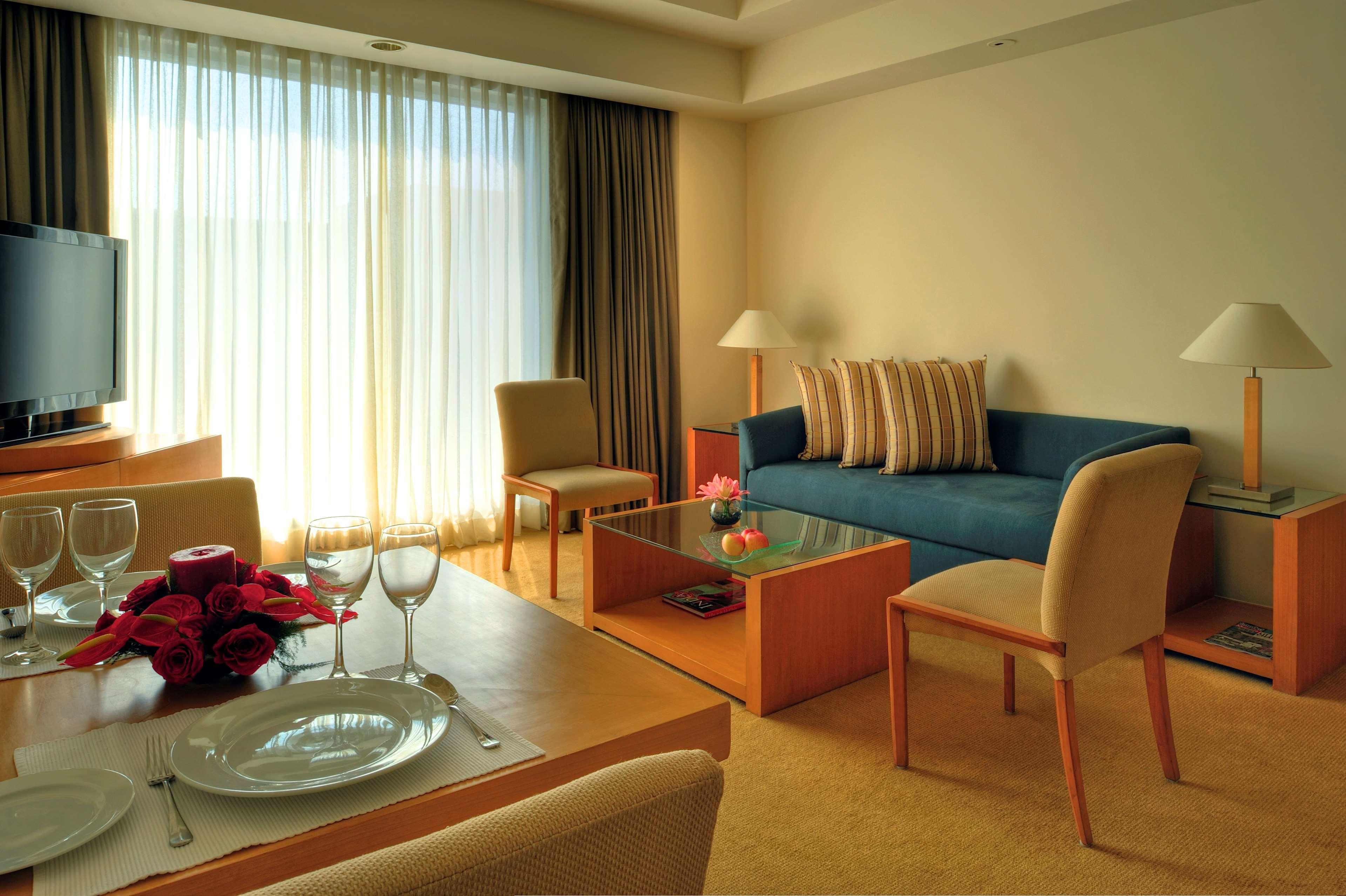 Grand Hyatt Mumbai Hotel And Residences Exterior foto A living room