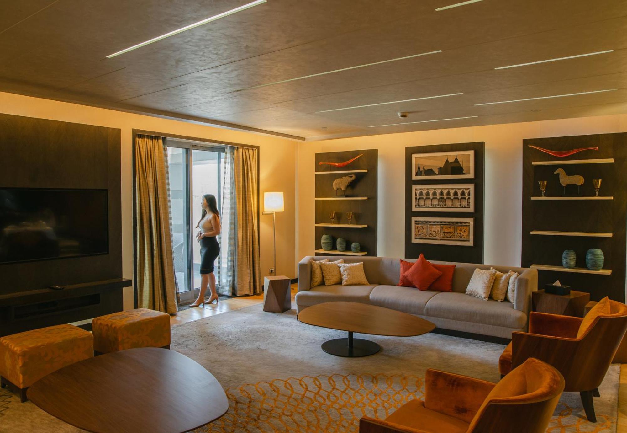 Grand Hyatt Mumbai Hotel And Residences Exterior foto A suite at the hotel