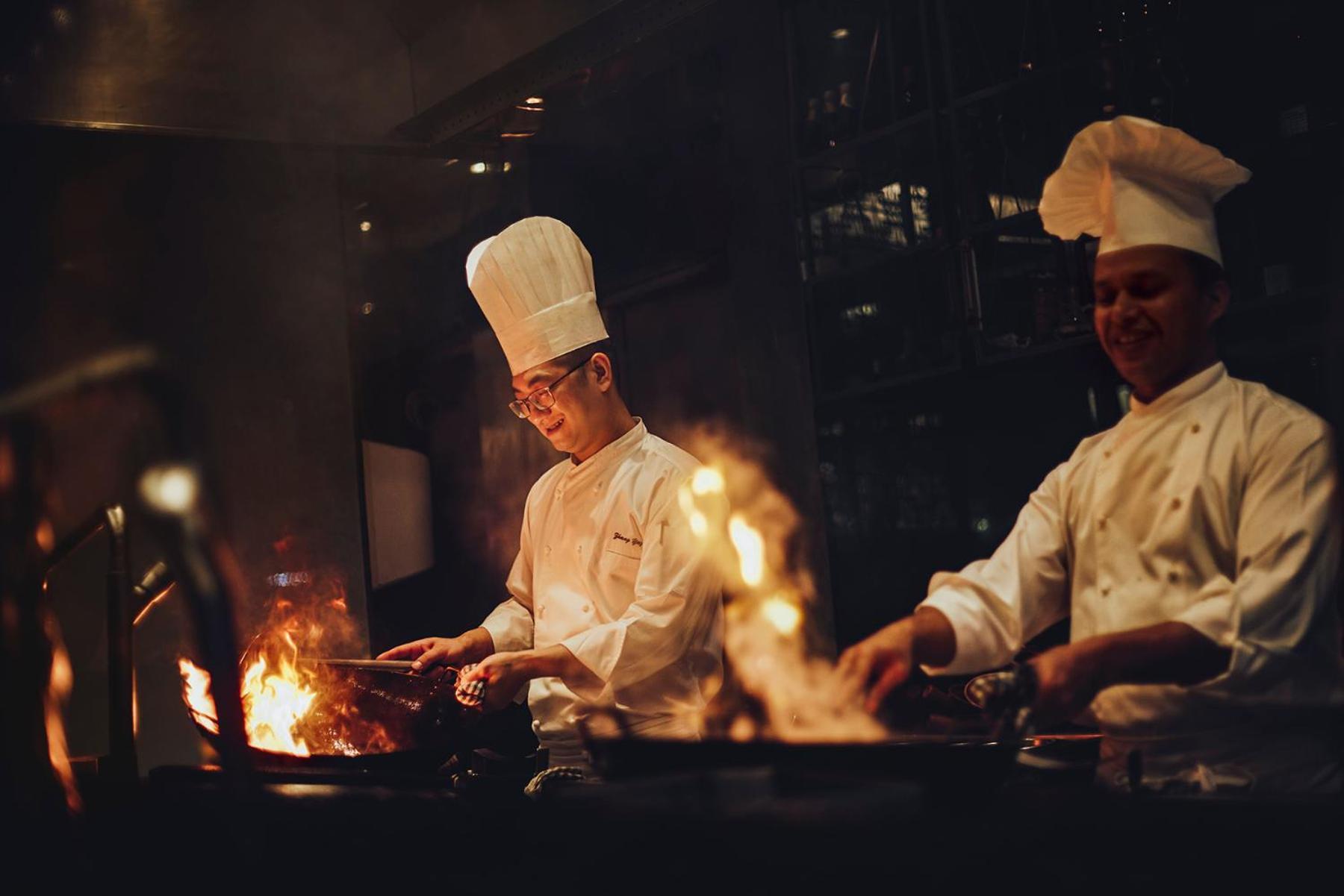 Grand Hyatt Mumbai Hotel And Residences Exterior foto Cooking with a wok