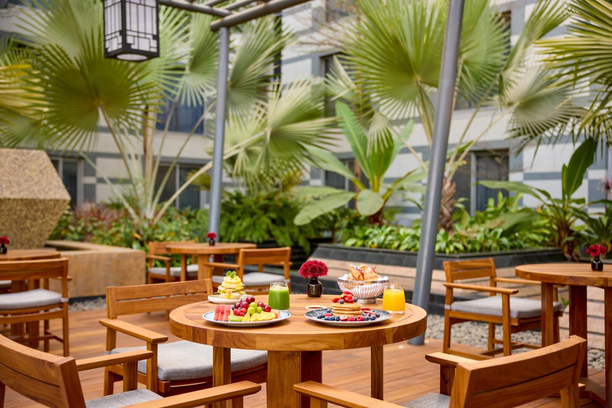 Grand Hyatt Mumbai Hotel And Residences Exterior foto The Terrace
